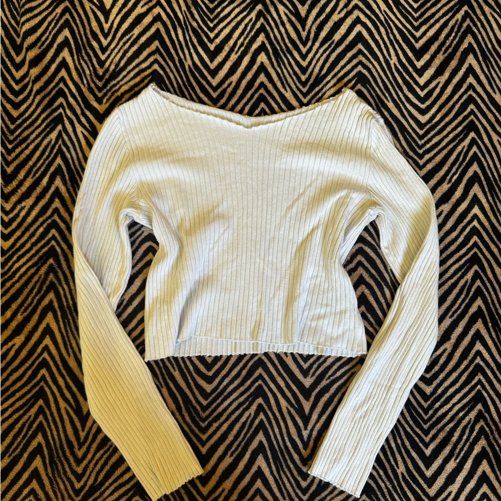 white v neck cropped sweater